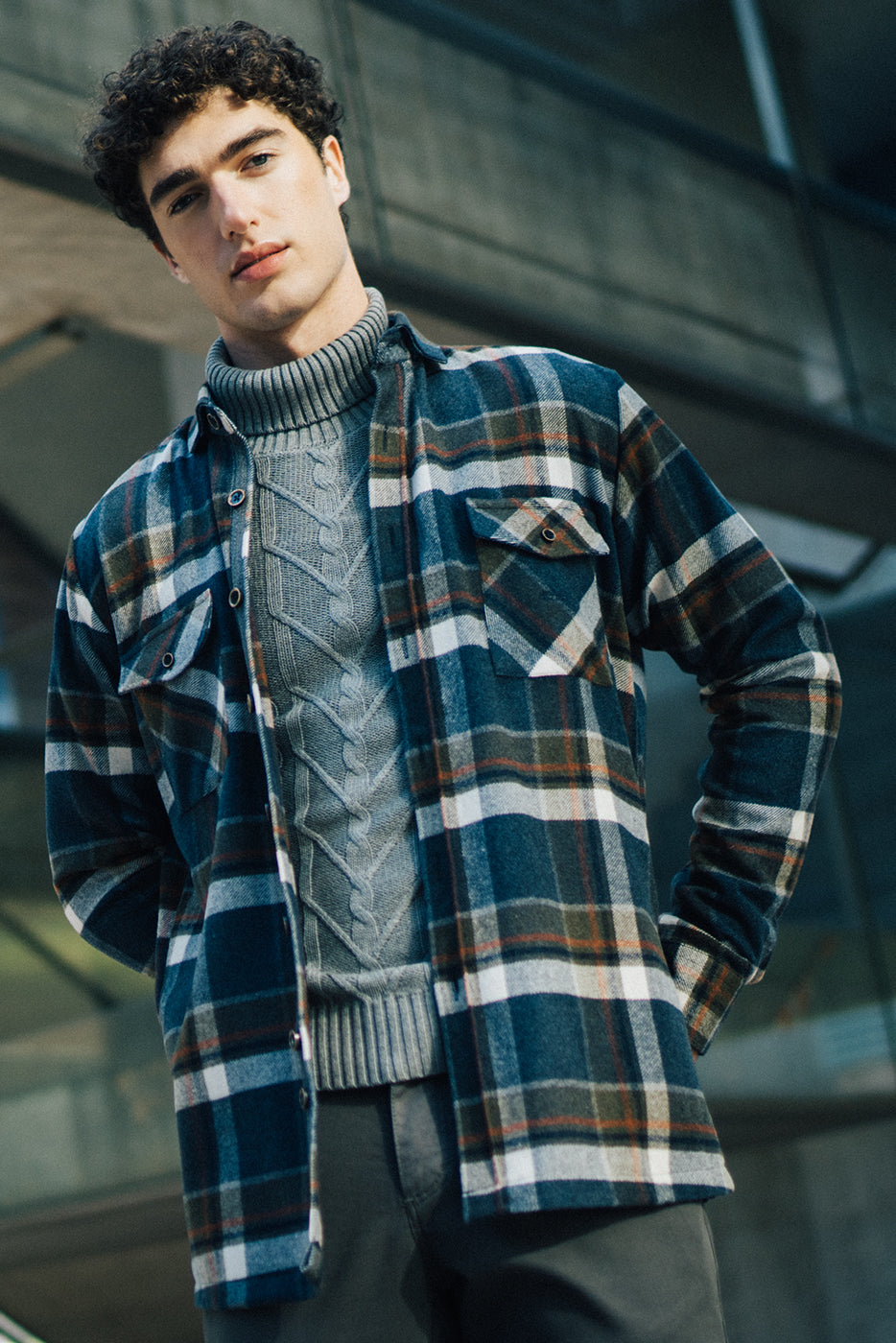 Sobrecamisa cuadros azul con bolsillos grandes con solapa