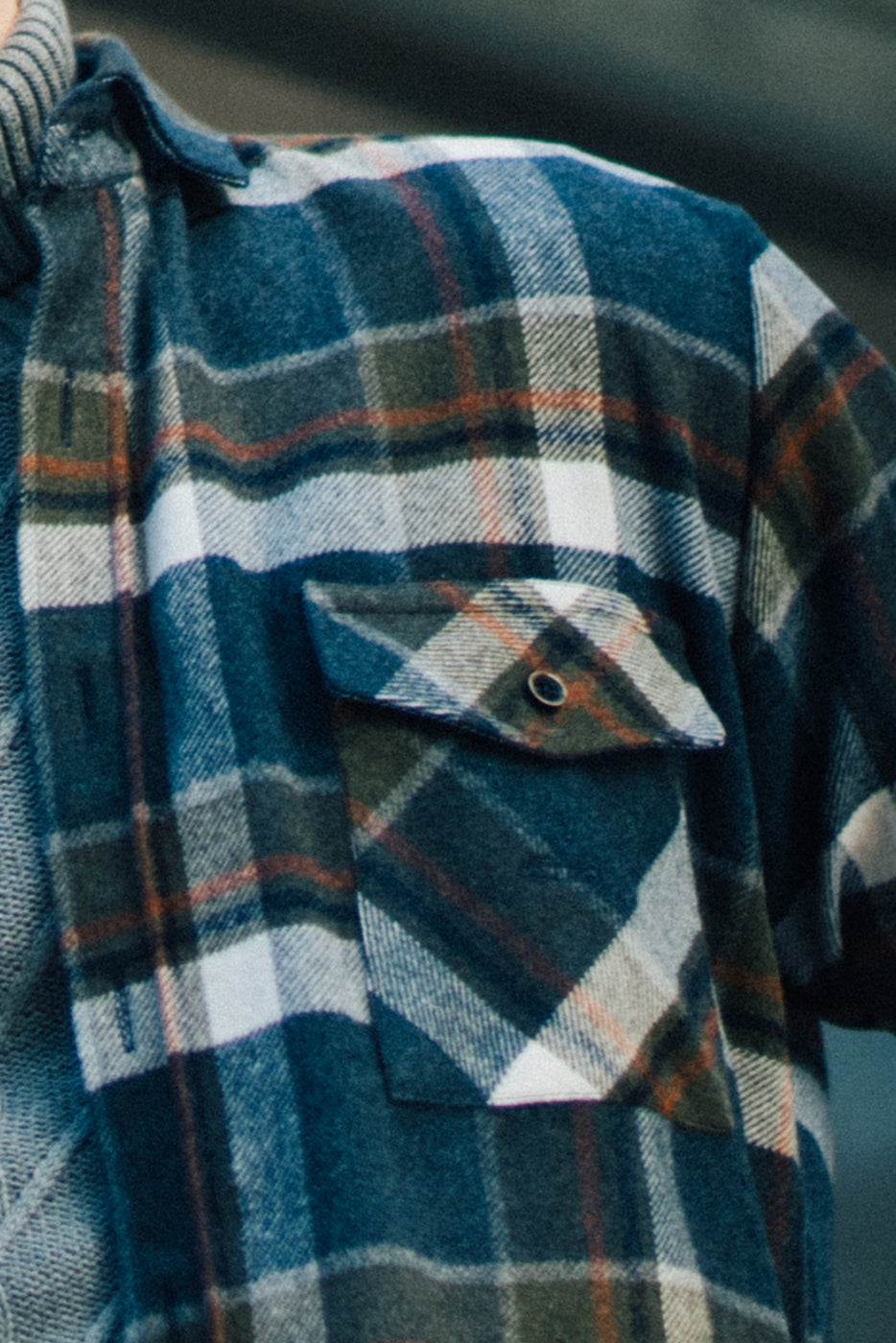 Sobrecamisa cuadros azul con bolsillos grandes con solapa