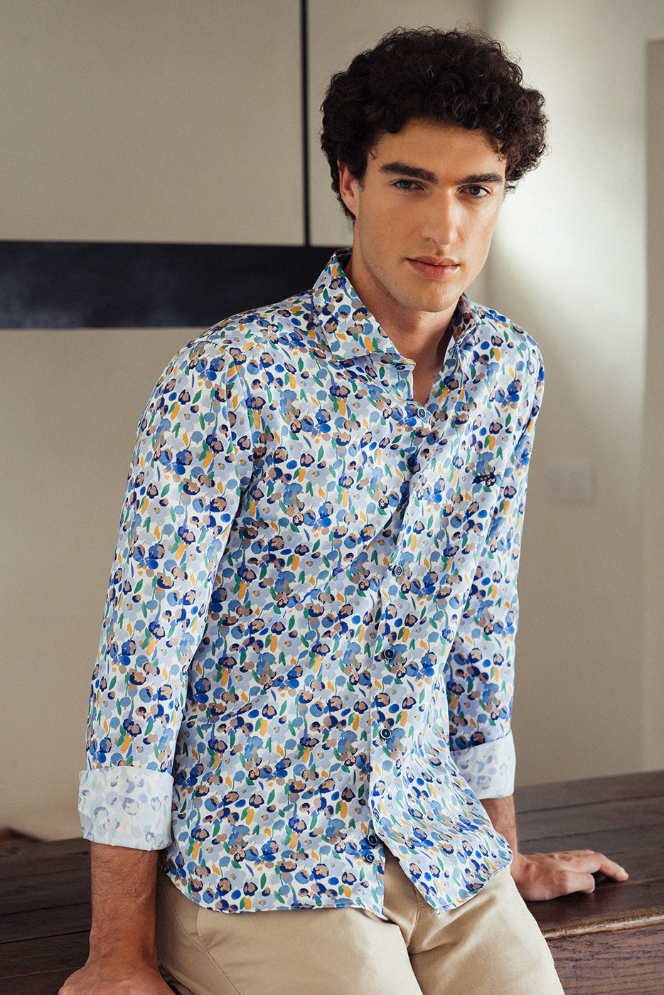 Camisa hombre regular fit estampado floral abstracto