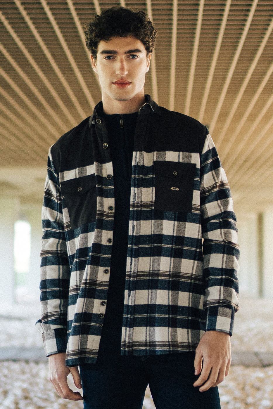 Sobrecamisa hombre cuadros gris con bolsillos grandes con solapa