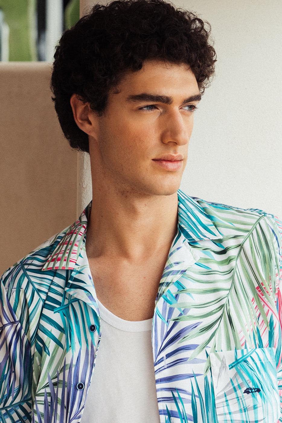 Camisa bowling hombre estampada hojas de palma