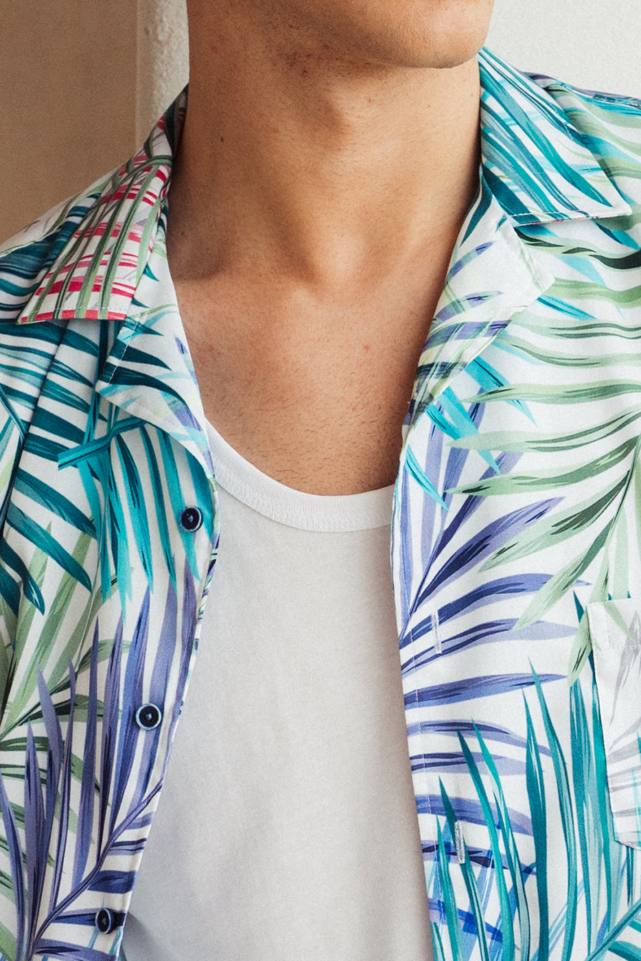 Camisa bowling hombre estampada hojas de palma